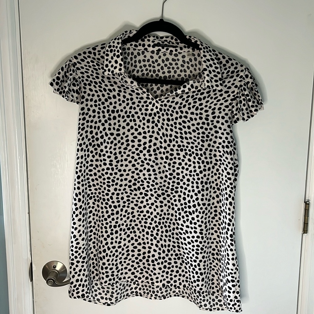 T Tahari size L short sleeve kinda cheetah print blouse
